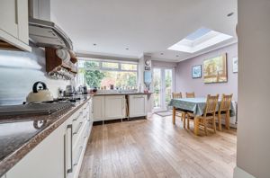 Kitchen diner angle 5- click for photo gallery